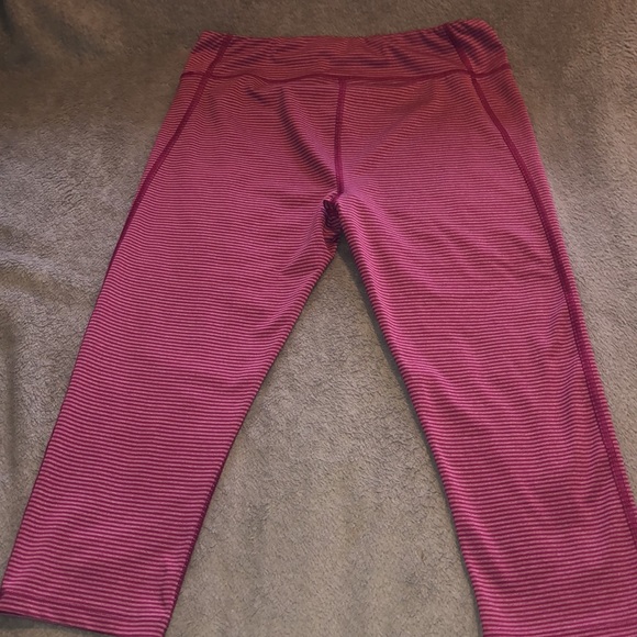 Under Armour Girls Striped Capri Spandex Leggings size M - Picture 3 of 3